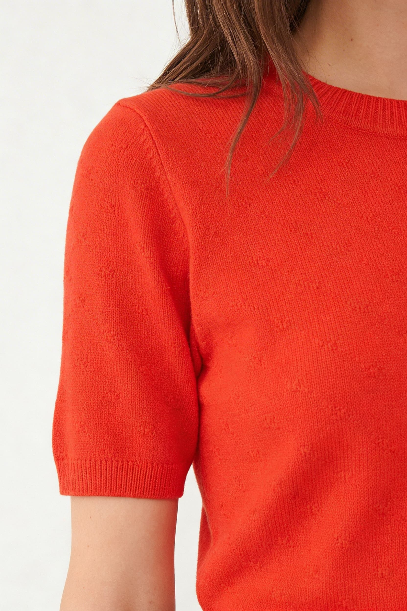 SN2636 - REMERA TEJIDA LIRIUM