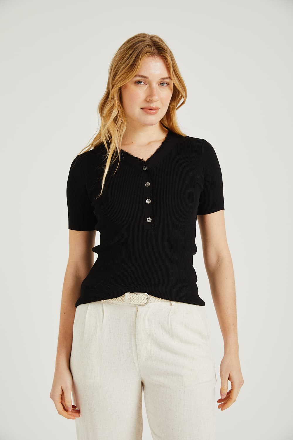 RC2605 - REMERA TEJIDA AVI