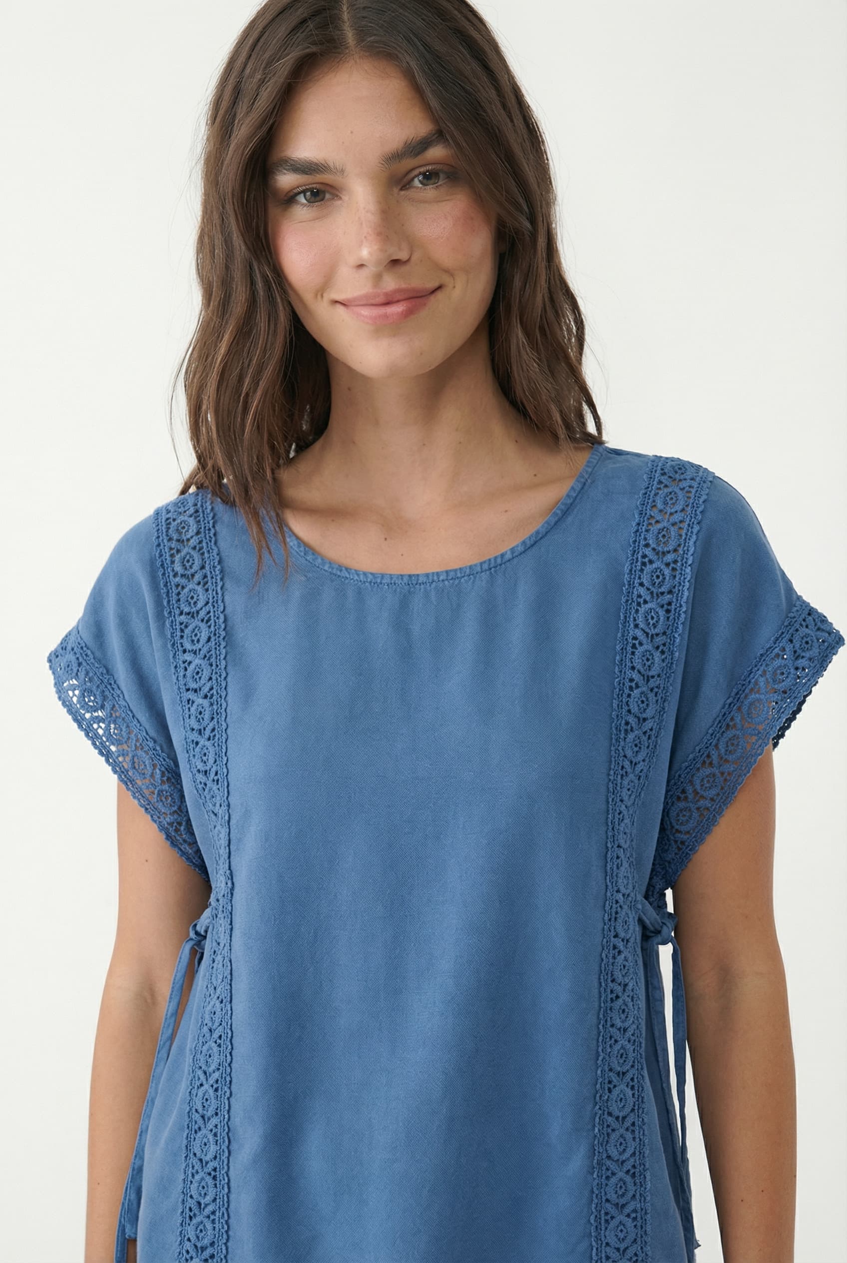 CI2629 - REMERA DAFNE