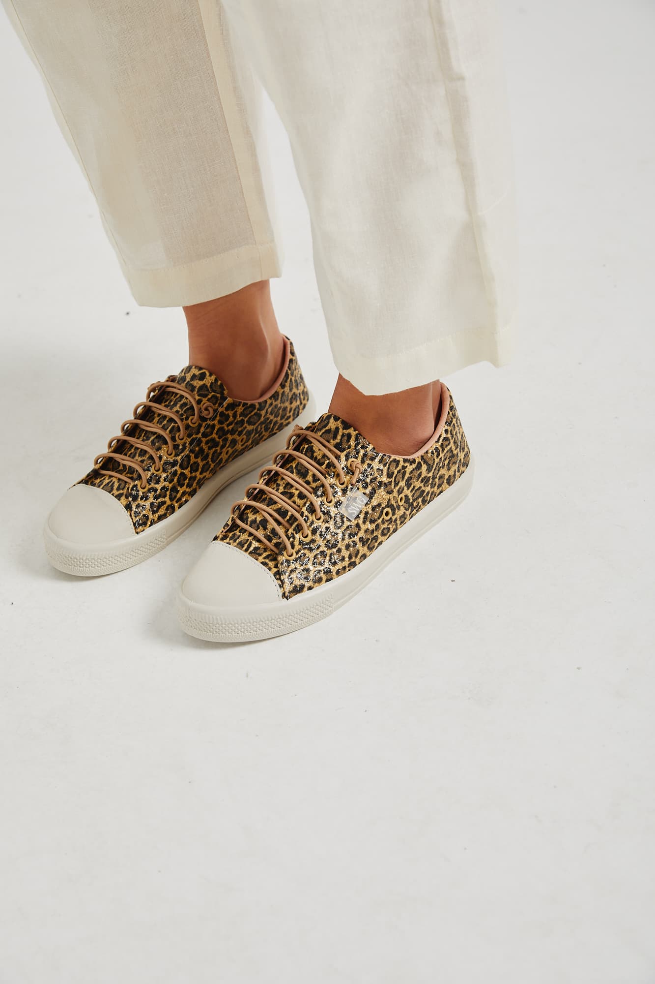 ZB1504 - ZAPATILLA CRISA