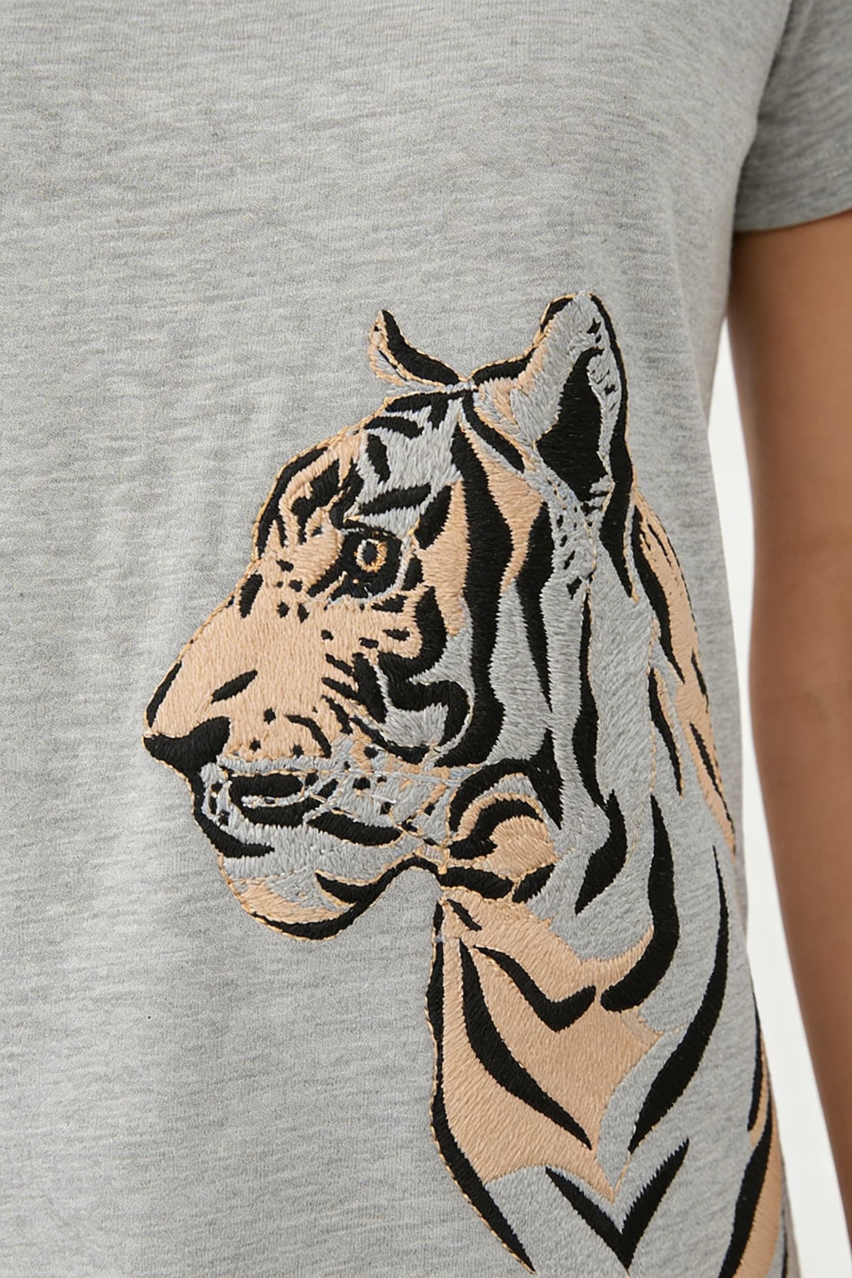 RN2662 - REMERA ABELIA 