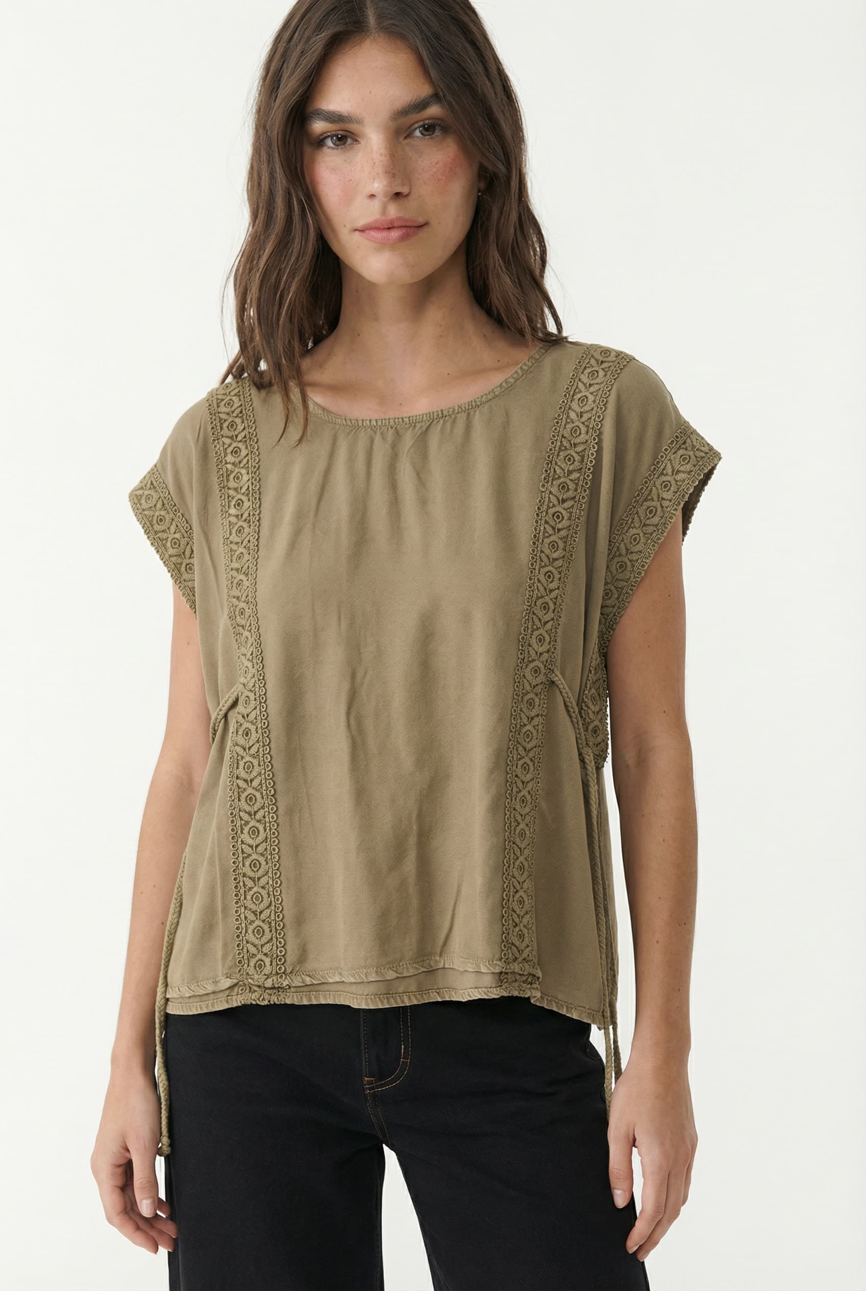 CI2629 - REMERA DAFNE