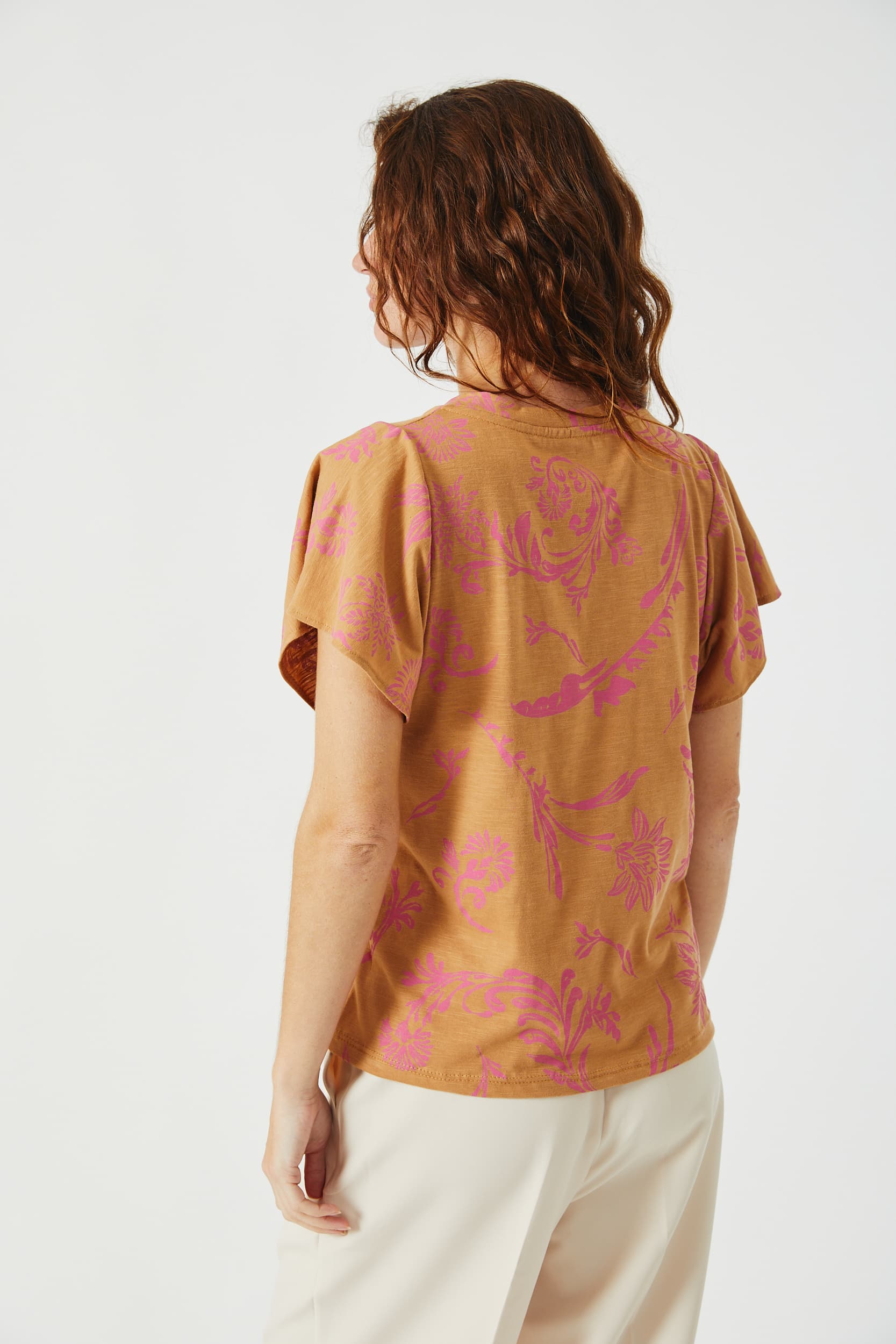 RN1537 - REMERA AKIRA